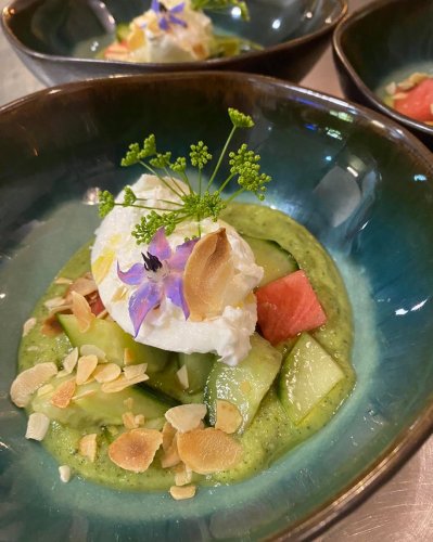 Carousel post from miditreizepontarlier.