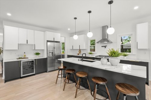 Carousel post from qcflippers.