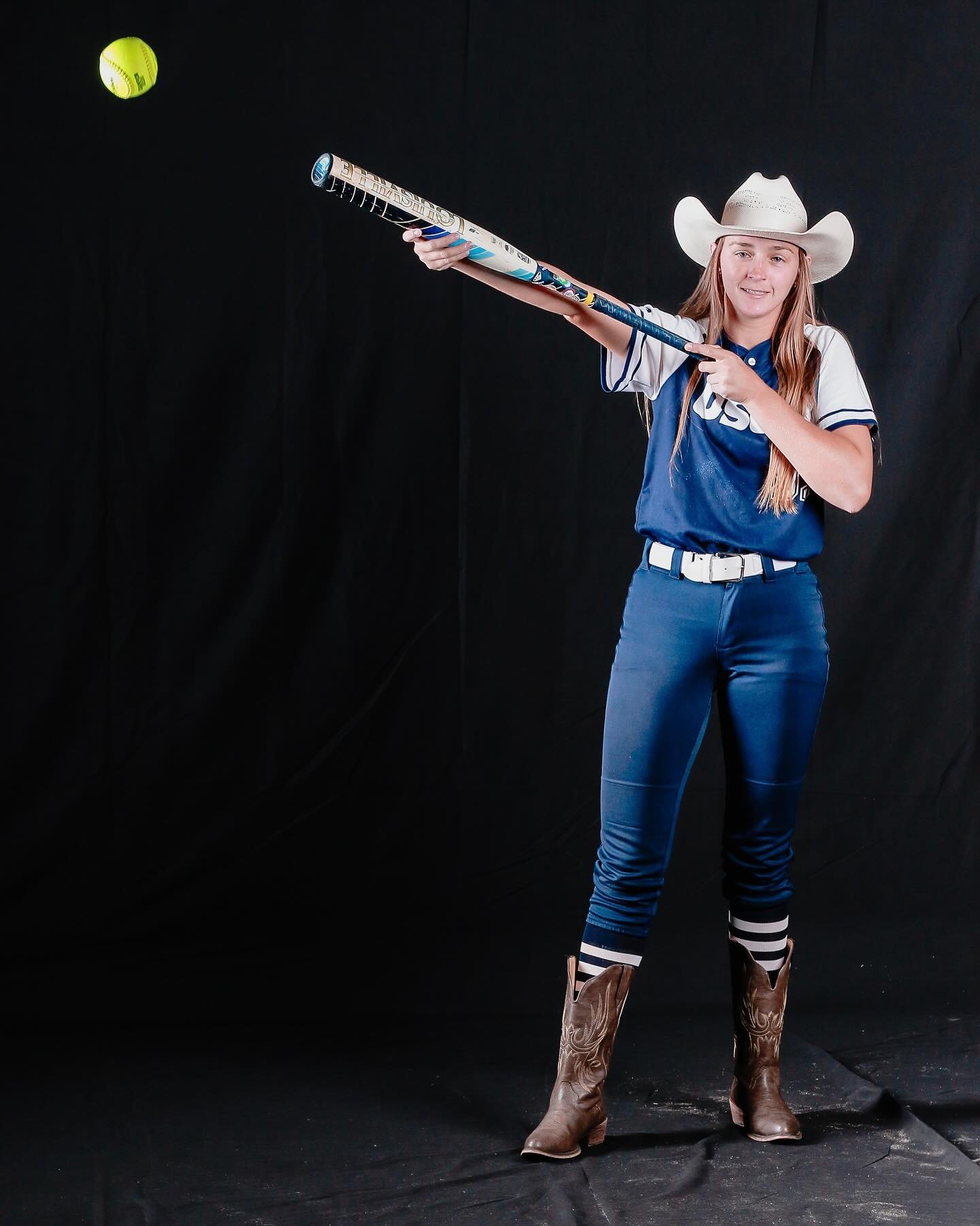 Carousel post from uscbsandsharks.