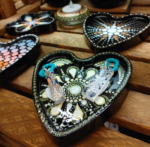 Carousel post from niftygiftynorfolk.