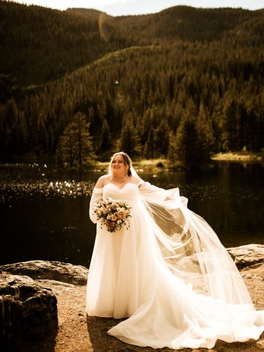 Carousel post from thecurvybridenj.