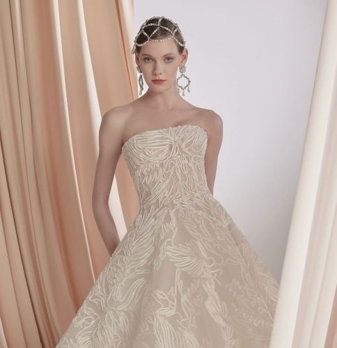 Carousel post from jolibride.