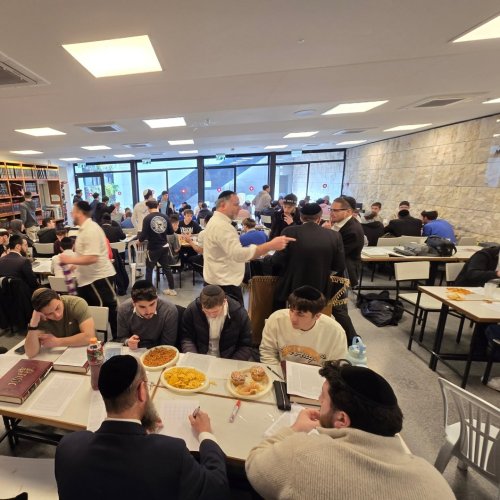 Carousel post from derechyeshiva.