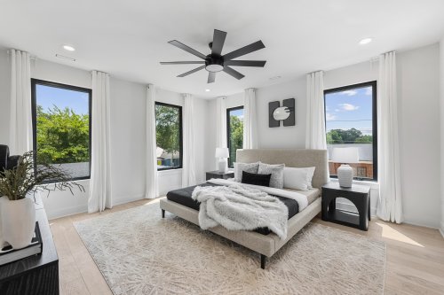 Carousel post from qcflippers.