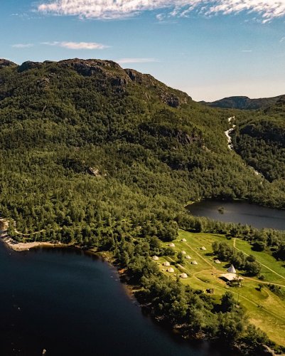 Carousel post from glampings.