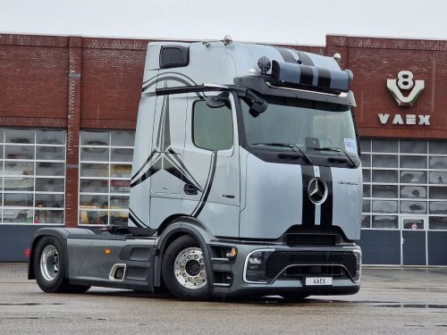 Carousel post from vaexthetrucktraders.