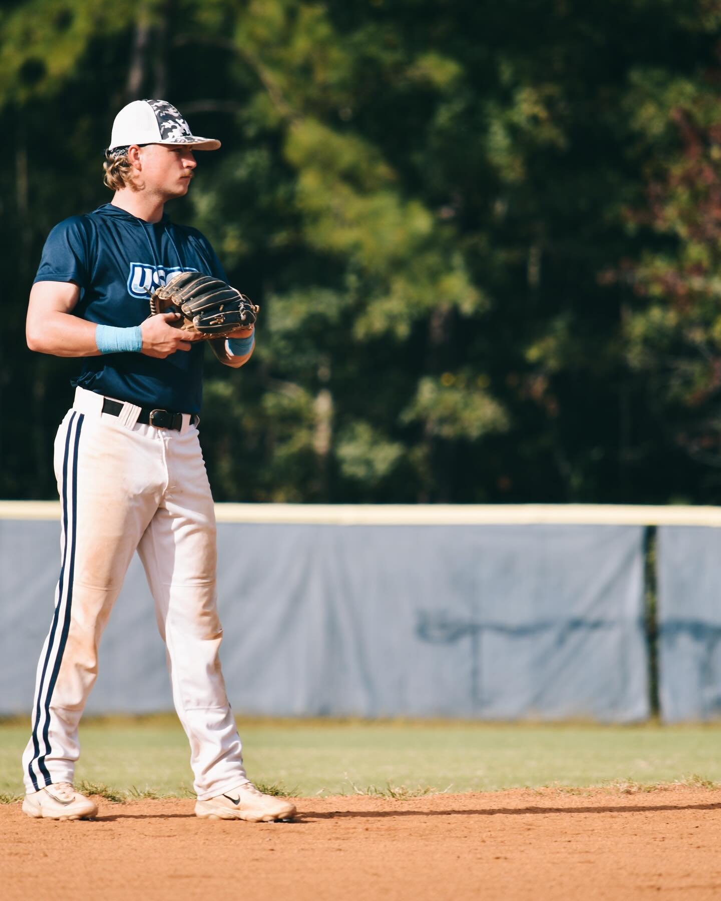 Carousel post from uscbsandsharks.