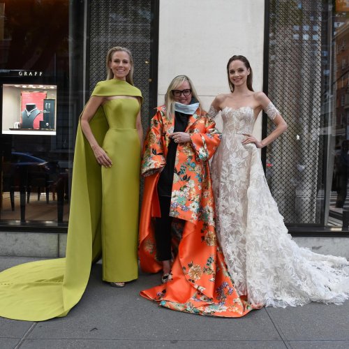 Carousel post from jolibride.