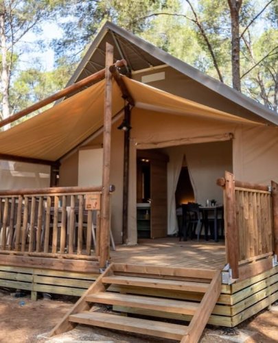 Carousel post from glampings.