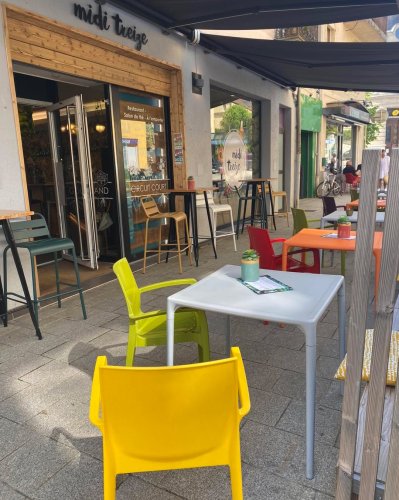 Carousel post from miditreizepontarlier.