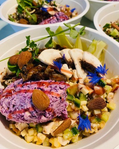 Carousel post from miditreizepontarlier.