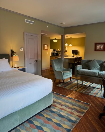 Carousel post from hotelonnorth.