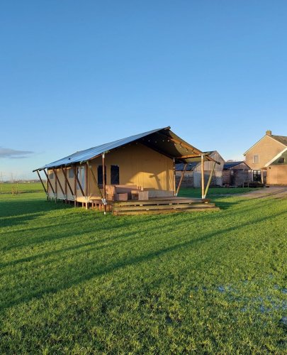 Carousel post from glampings.