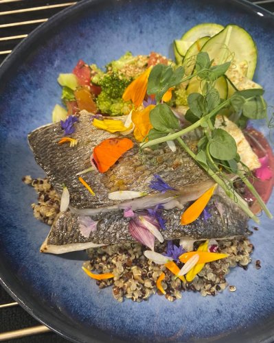 Carousel post from miditreizepontarlier.