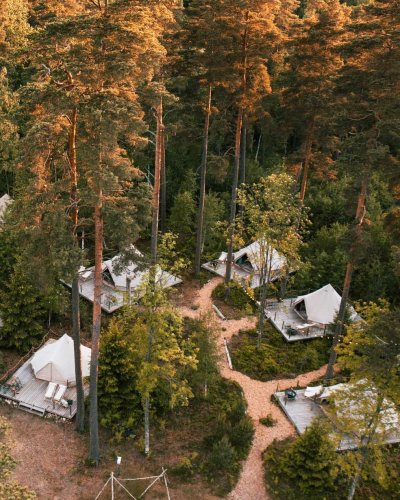 Carousel post from glampings.