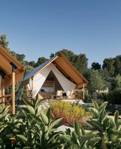 Carousel post from glampings.