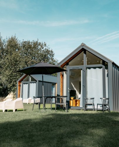 Carousel post from glampings.