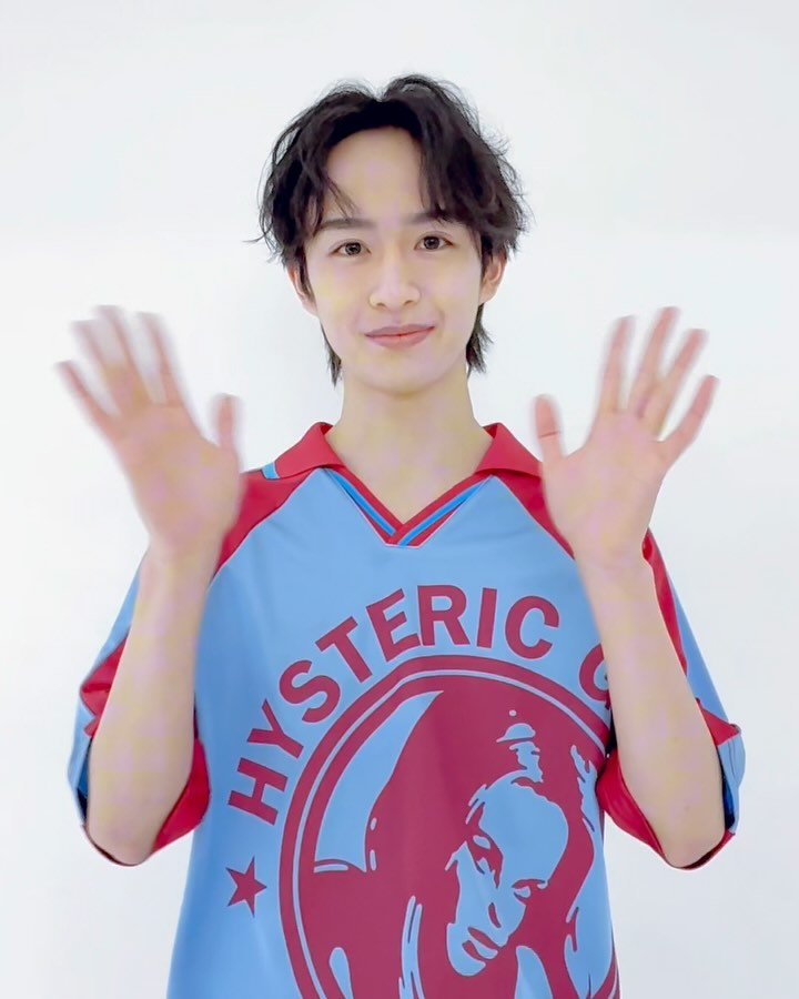 なにわ男子・西畑大吾＆大橋和也、クリスマスカラーで仲良し2