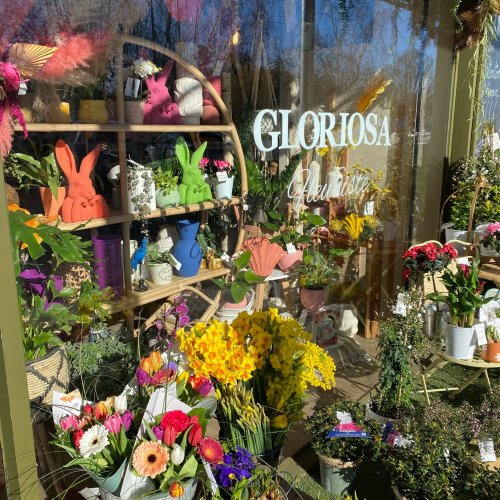 Carousel post from gloriosa.artisan.fleuriste.