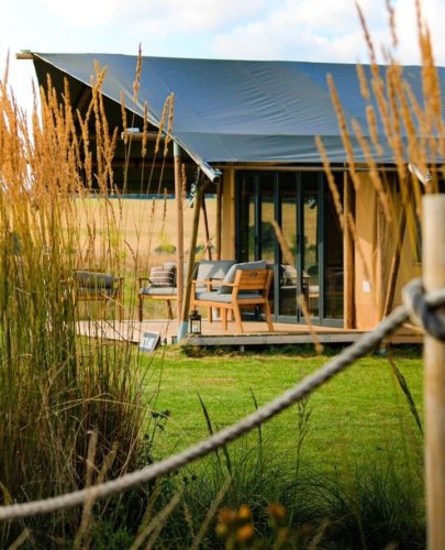 Carousel post from glampings.