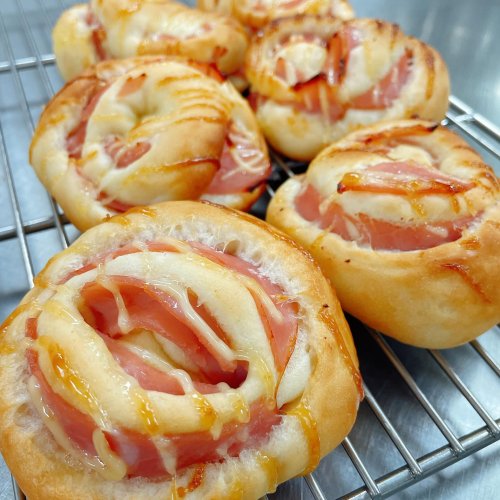 コーングラタンパンの作り方をレッスンでご紹介|天然酵母のパン教室ウル