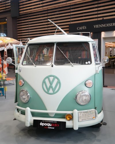 Carousel post from salonautolyon.