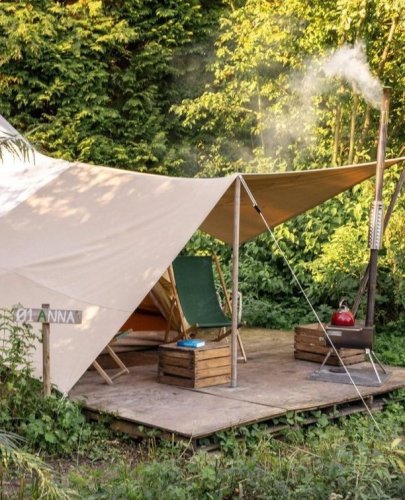 Carousel post from glampings.