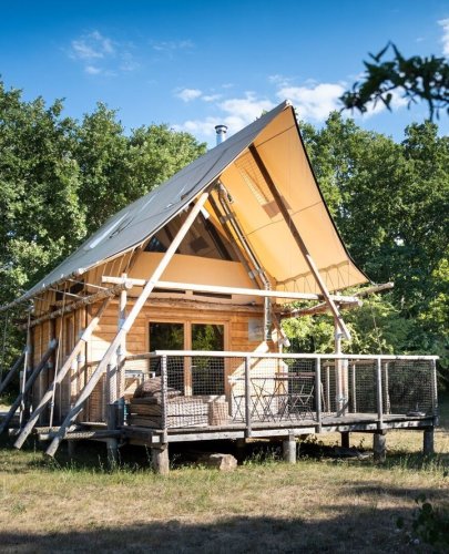 Carousel post from glampings.