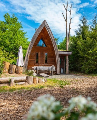 Carousel post from glampings.