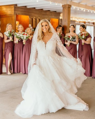 Carousel post from thecurvybridenj.