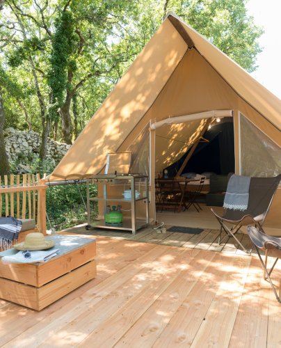 Carousel post from glampings.