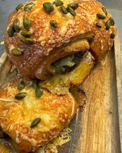 Carousel post from miditreizepontarlier.