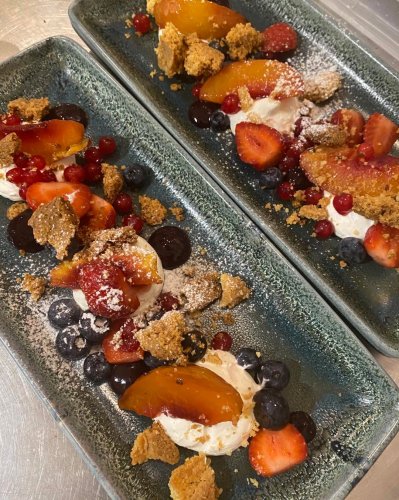 Carousel post from miditreizepontarlier.