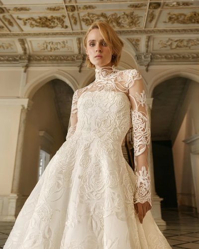 Carousel post from jolibride.