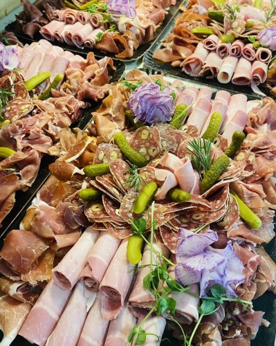 Carousel post from miditreizepontarlier.