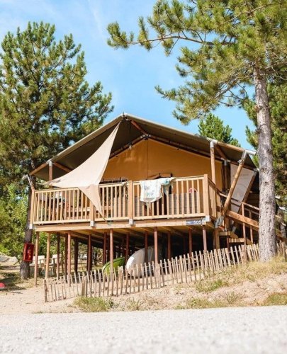 Carousel post from glampings.