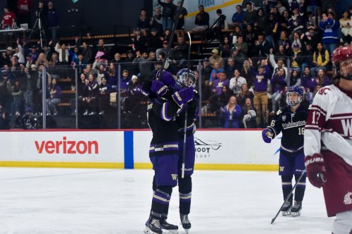 Carousel post from uw_icehockey.