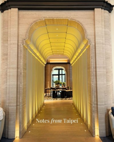 Carousel post from bluesky.escapes.