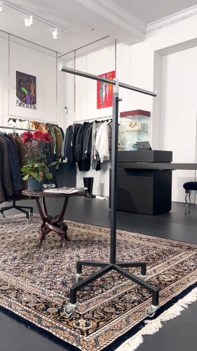 Video post from dotnsquare_vintage.