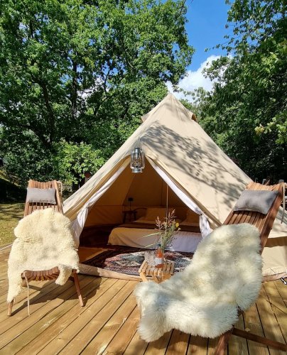 Carousel post from glampings.