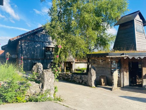 Carousel post from miditreizepontarlier.