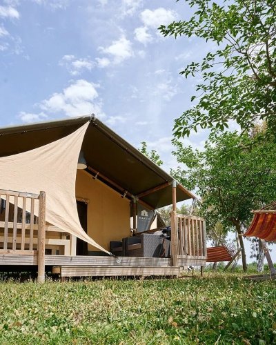 Carousel post from glampings.