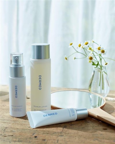 Carousel post from dermed_official.