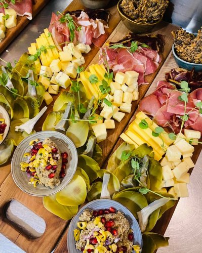 Carousel post from miditreizepontarlier.