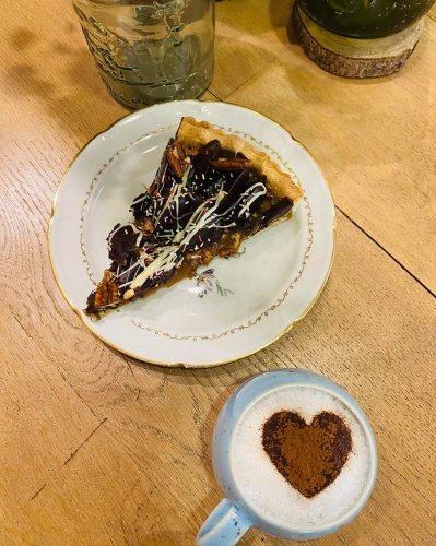 Carousel post from miditreizepontarlier.