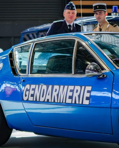 Carousel post from salonautolyon.