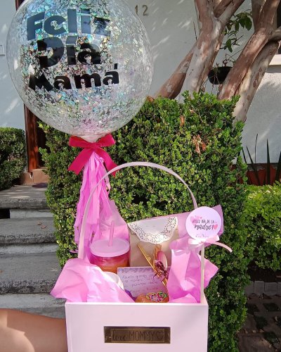 Carousel post from la_gifteria.