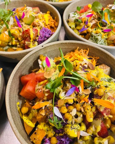 Carousel post from miditreizepontarlier.