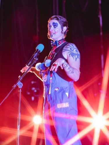 Carousel post from denfringe.