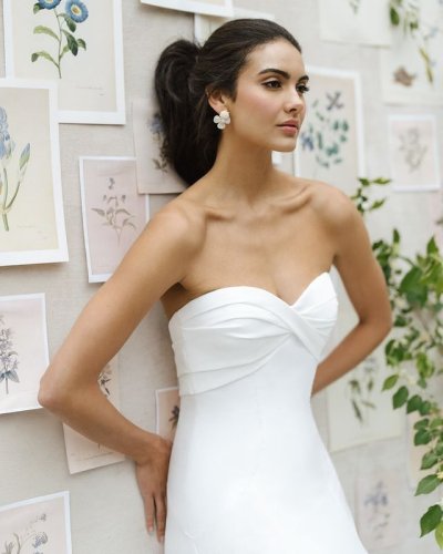 Carousel post from lelitebridal.
